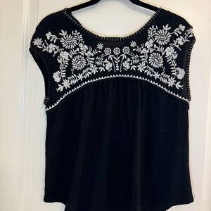 Hollister Size large embroidered tied Tanktop